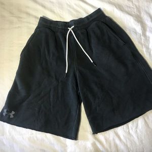 Men’s Medium Size Black UNDER ARMOUR cotton shorts